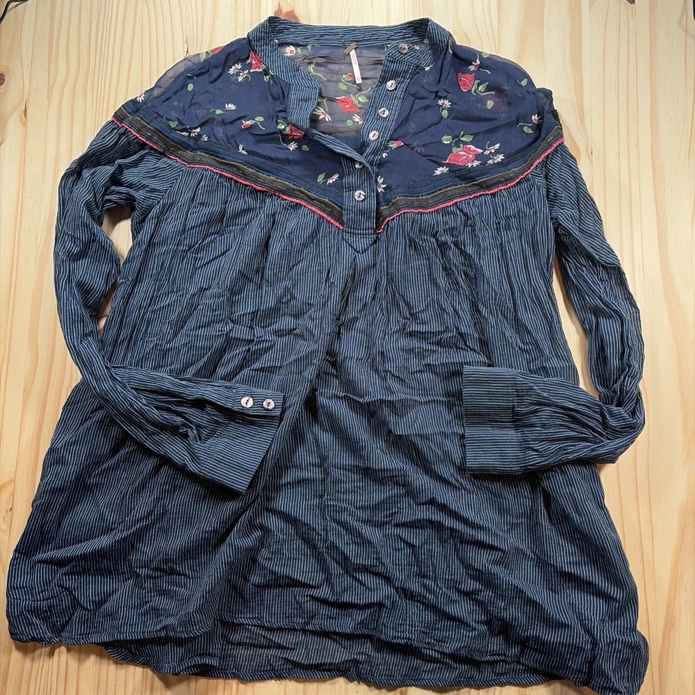 Free People Floral Top Hearts & Colors Blouse Pockets Boho Shirt Navy Blue Small